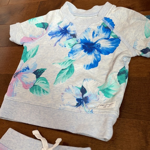 Super cute Baby Gap set 6-12 months - Picture 2 of 5